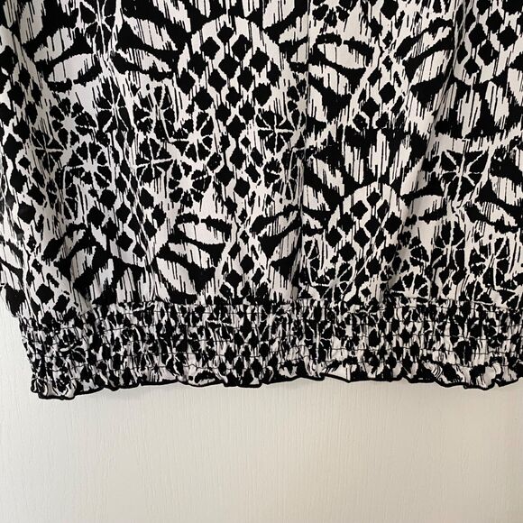 Style & Co Wms Petite Med Black White Geometric Print Blouson Blouse Casual Work - Picture 6 of 7